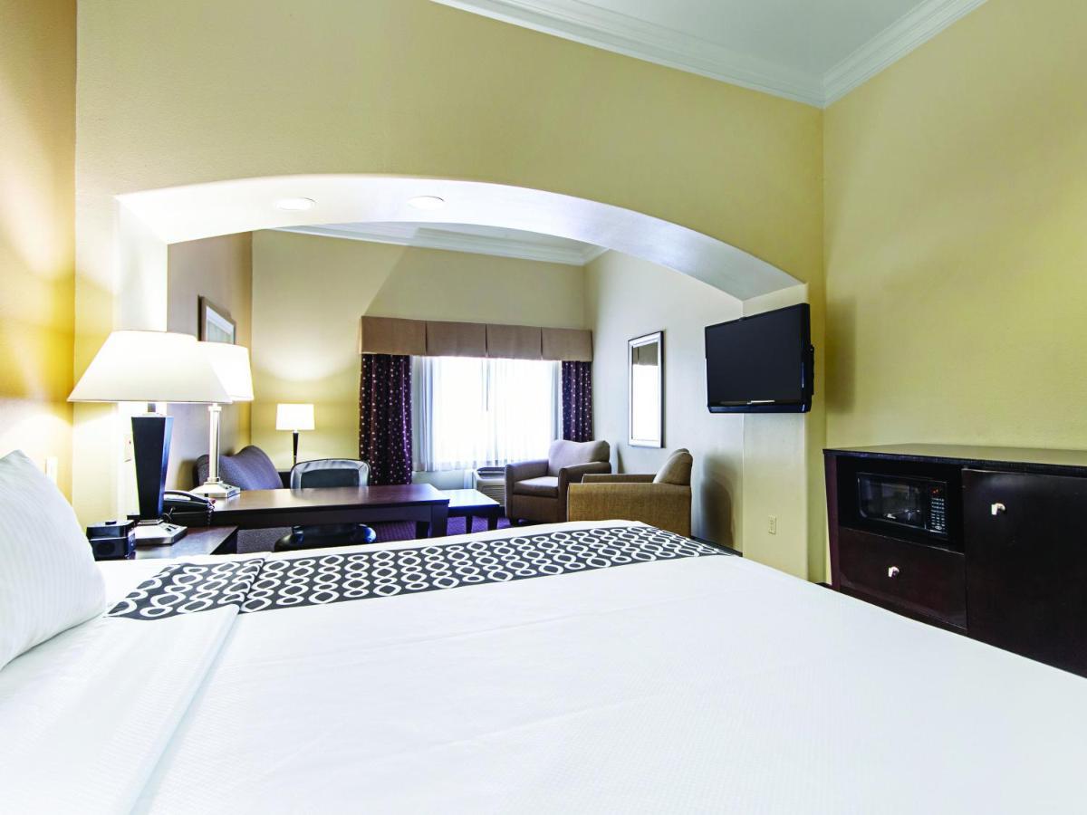 La Quinta By Wyndham Houston New Caney Esterno foto